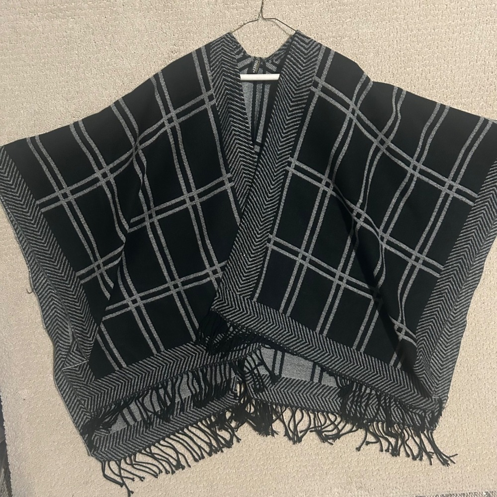 Accessory Street Women Black Gray Windowpane Plaid Fringe Poncho Wrap Shawl O/S